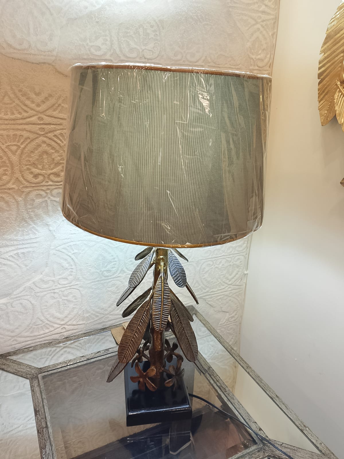 WhatsApp Image 2025-01-03 at 1.05.10 PM-e8ca7a8d Elegant Brass Finish Leaf Lamp-SoUnique.PK